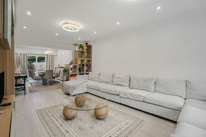 Lounge/Diner- click for photo gallery